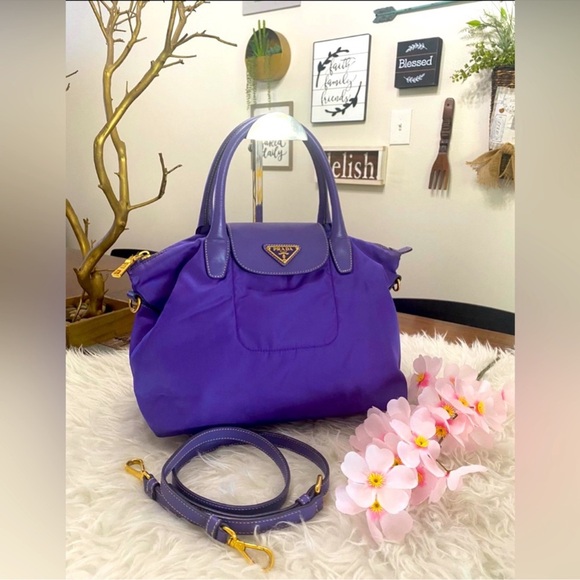 ❤️🔥PRADA🔥Tessuto Nylon Saffiano Tote - Picture 1 of 16
